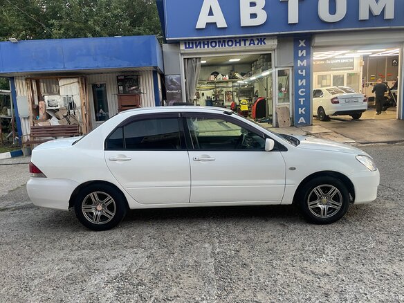 2003 Mitsubishi Lancer Cedia IX, белый, 390000 рублей - вид 1