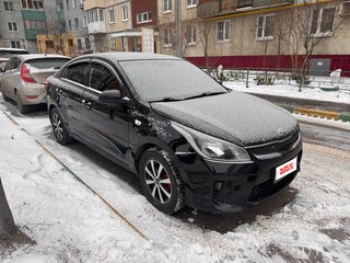 2019 Kia Rio IV, чёрный, 820000 рублей, вид 4