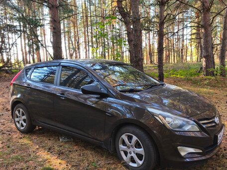 2015 Hyundai Solaris I Рестайлинг, коричневый, 730000 рублей, вид 2