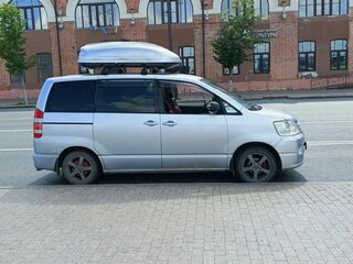 2002 Toyota Noah I (R60), серый, 800000 рублей, вид 5