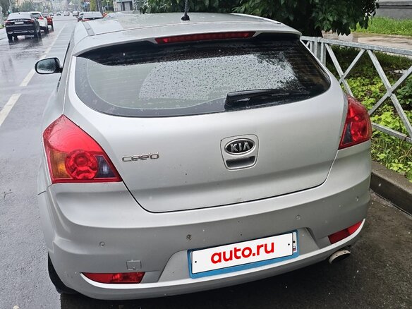 2011 Kia Ceed I Рестайлинг, серебристый - вид 2