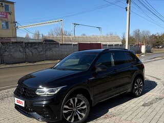 2021 Volkswagen Tiguan II Рестайлинг, чёрный, 3750000 рублей, вид 2