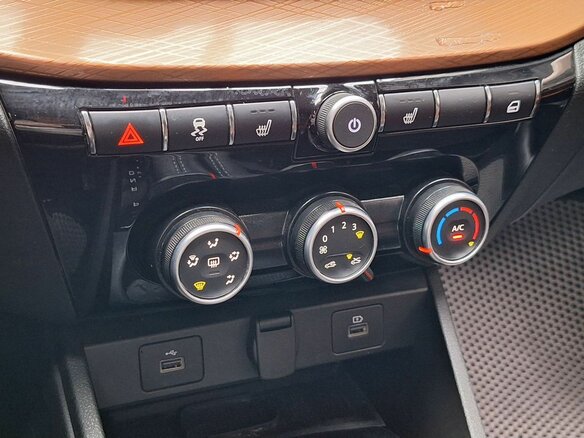 2024 Lada (ВАЗ) Vesta SW Cross I Рестайлинг (NG), белый - вид 18