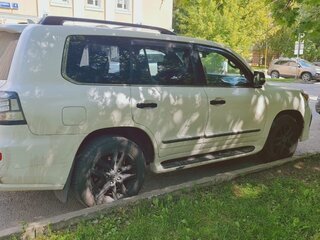 2015 Lexus LX 570 III Рестайлинг, белый, 5150000 рублей, вид 3