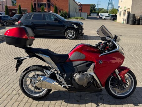 2012 Honda VFR 1200, красный, 1000000 рублей, вид 3
