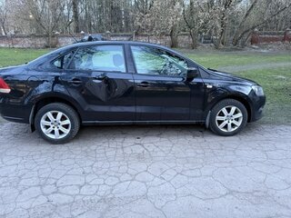 2014 Volkswagen Polo V, чёрный, 500000 рублей, вид 3