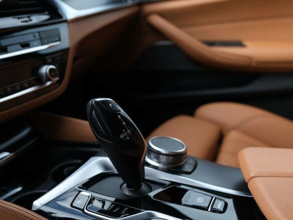 2021 BMW 5 серии 530e VII (G30/G31/G38) Рестайлинг, серый, 3750000 рублей - вид 16