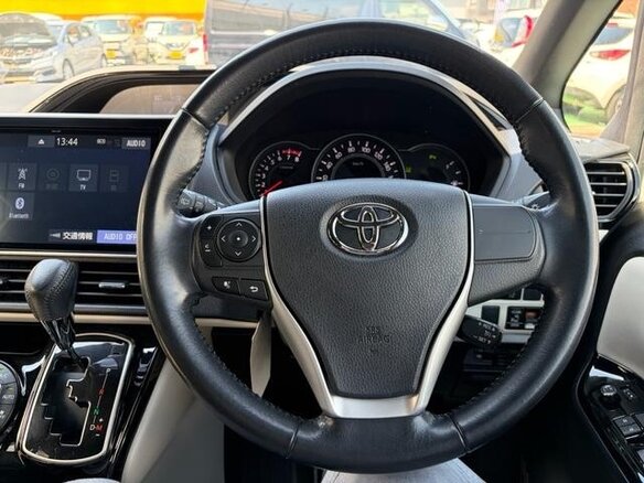 2021 Toyota Noah III (R80) Рестайлинг, белый, 2180000 рублей - вид 25