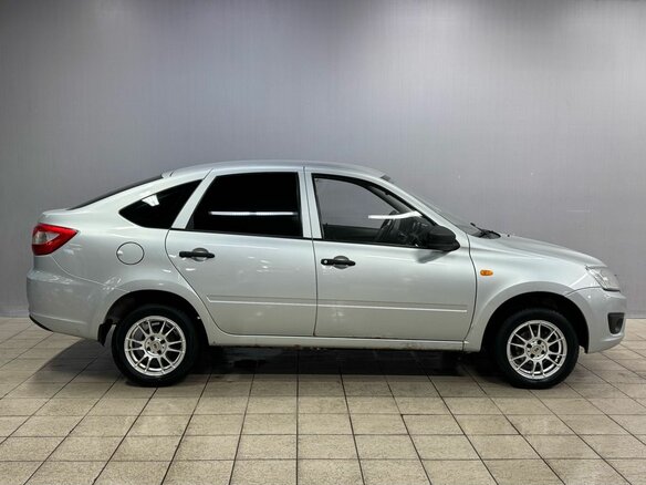 2014 Lada (ВАЗ) Granta I, серебристый, 310000 рублей - вид 3