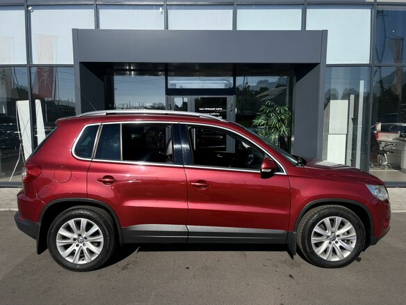2011 Volkswagen Tiguan I, красный, 1070000 рублей - вид 3