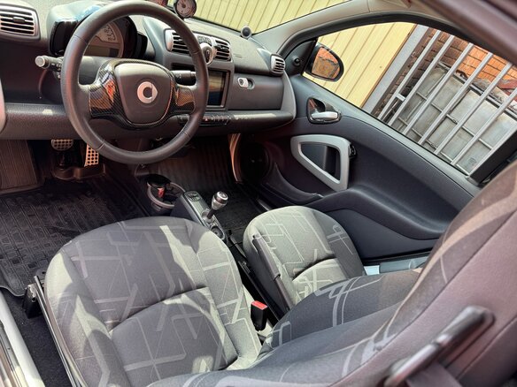 2010 Smart Fortwo II, серебристый, 700000 рублей - вид 5