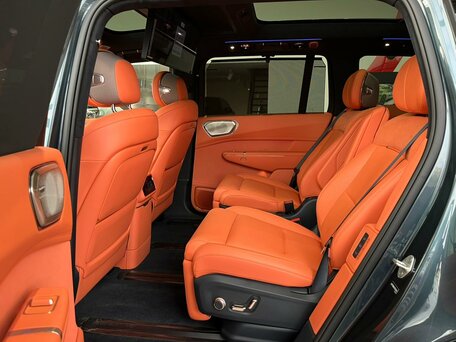 Lynk & Co 900