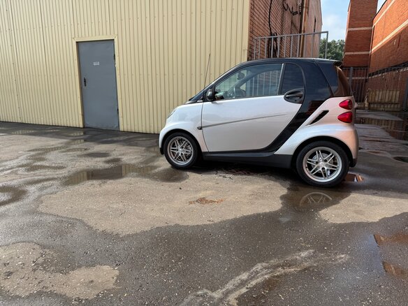 2010 Smart Fortwo II, серебристый, 700000 рублей - вид 3