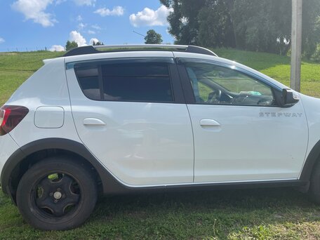 2018 Renault Sandero Stepway II Рестайлинг, белый, 870000 рублей, вид 4