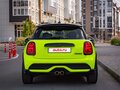 2020 Mini Hatch Cooper S III (F55/F56) Рестайлинг, жёлтый, 2460000 рублей - вид 3