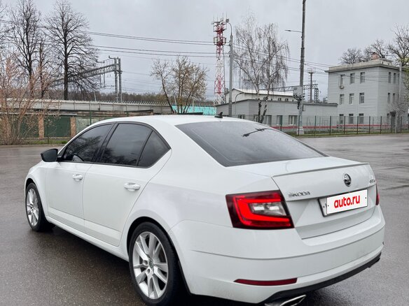 2017 Skoda Octavia III (A7) Рестайлинг, белый, 2100000 рублей - вид 4
