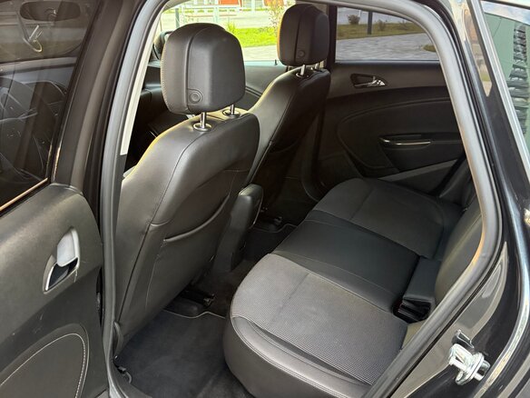 2011 Opel Astra J, чёрный - вид 24