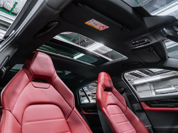 2025 Porsche Panamera 4 E-Hybrid III, серый, 19850000 рублей - вид 17