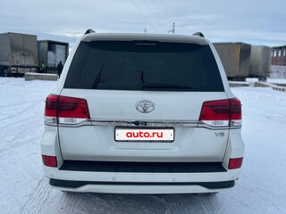 2016 Toyota Land Cruiser 200 Series Рестайлинг 2, белый, 5350000 рублей, вид 3
