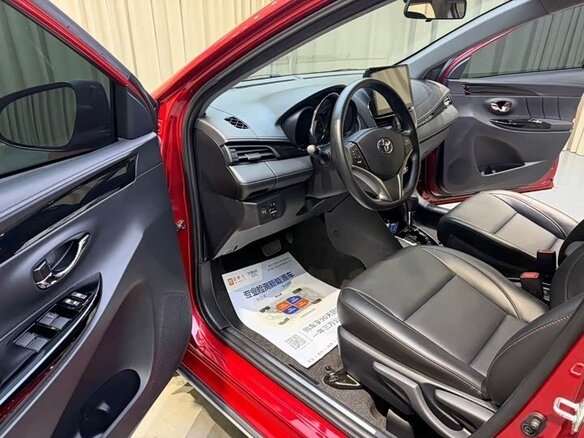 2023 Toyota Yaris L X XP150 Рестайлинг, красный, 1067000 рублей - вид 8
