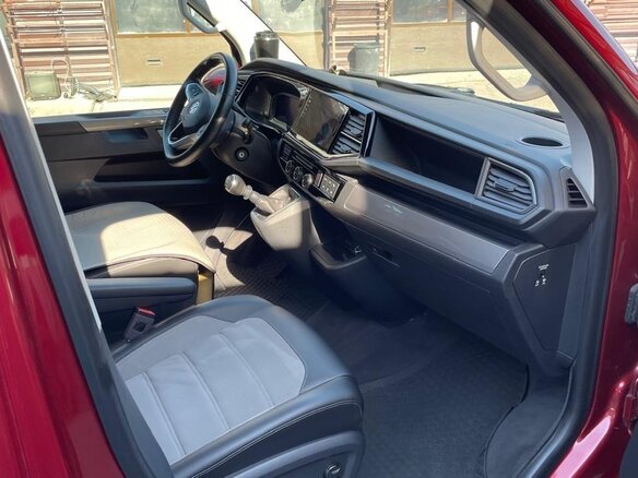 2019 Volkswagen Multivan T6 Рестайлинг, красный, 5250000 рублей - вид 12