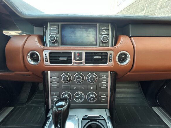 2010 Land Rover Range Rover III Рестайлинг 2, белый, 1800000 рублей - вид 15