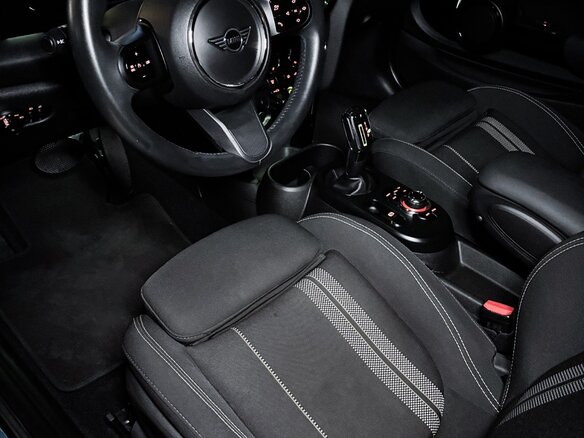 2023 Mini Hatch Cooper III (F55/F56) Рестайлинг 2, красный, 3450200 рублей - вид 9