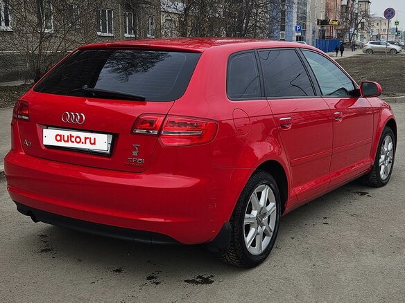 2011 Audi A3 II (8P) Рестайлинг 2, красный, 750000 рублей - вид 2