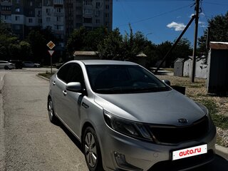 2014 Kia Rio 4-speed III, серебристый, 890000 рублей, вид 3