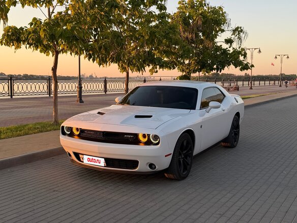 2016 Dodge Challenger III Рестайлинг 2, белый, 2700000 рублей