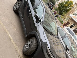 2024 Toyota RAV4 V (XA50), чёрный, 3600000 рублей, вид 4