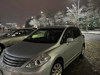 2012 Nissan Tiida I Рестайлинг, серебристый, 970000 рублей, вид 1