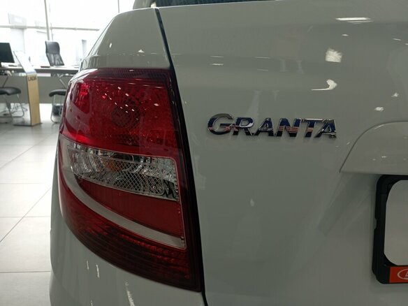 2026 Lada (ВАЗ) Granta I Рестайлинг, белый - вид 8