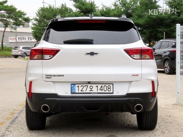 2021 Chevrolet TrailBlazer III, белый - вид 3