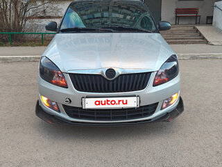 2011 Skoda Fabia II Рестайлинг, серебристый, 550000 рублей, вид 2