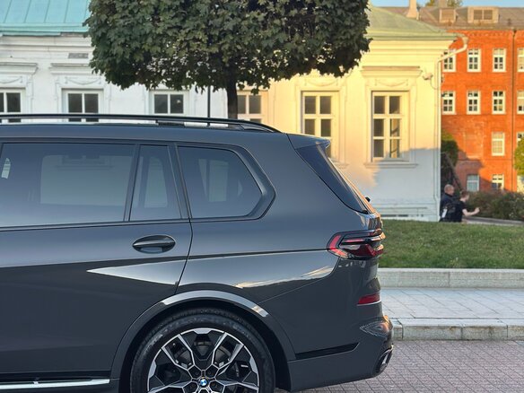 2023 BMW X7 40d I (G07) Рестайлинг, серый - вид 8