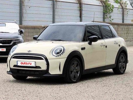2022 Mini Hatch Cooper III (F55/F56) Рестайлинг 2, бежевый, 2170000 рублей, вид 1