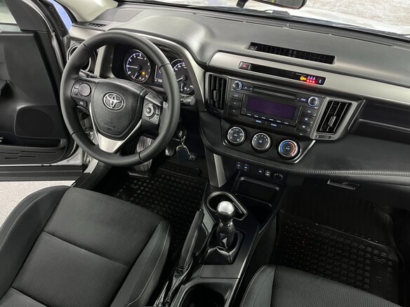 2018 Toyota RAV4 IV (XA40) Рестайлинг, серебристый, 2099000 рублей - вид 11