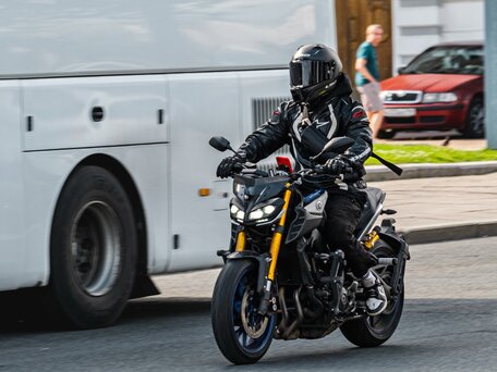 2019 Yamaha MT-09 (FZ-09), серый, 1090000 рублей, вид 1