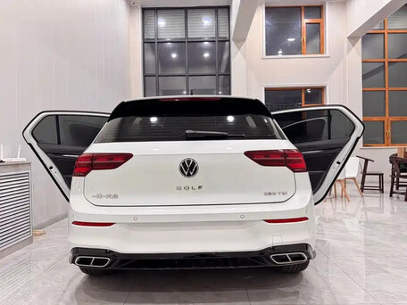 2022 Volkswagen Golf VIII, белый, 1925000 рублей, вид 5