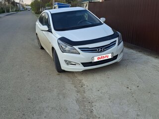 2015 Hyundai Solaris I Рестайлинг, белый, 750000 рублей, вид 1