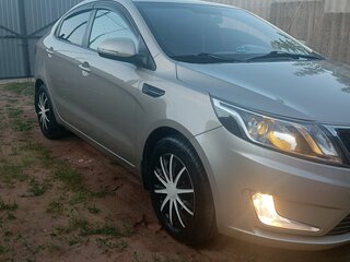 2014 Kia Rio 5-speed III, бежевый, 800000 рублей, вид 2