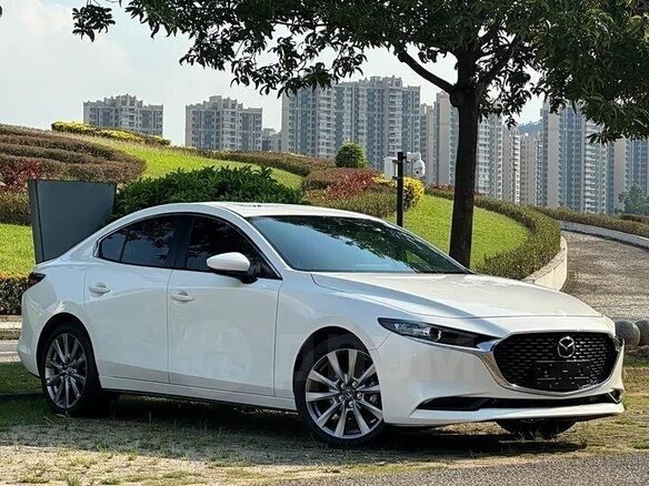 2022 Mazda 3 IV (BP), белый, 1824000 рублей - вид 2