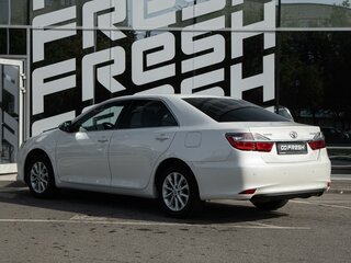 2015 Toyota Camry VII (XV50) Рестайлинг, белый, 2100000 рублей, вид 2