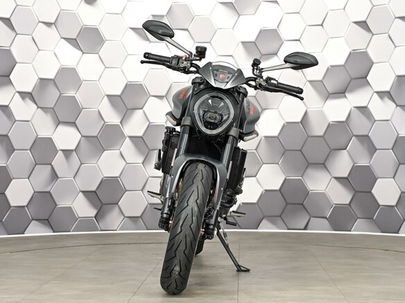 2024 Ducati Monster 937, серый, 1277000 рублей - вид 4