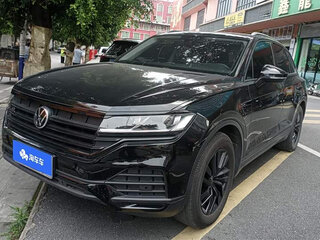 2023 Volkswagen Touareg III, чёрный, 5565173 рублей, вид 1