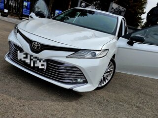 2020 Toyota Camry VIII (XV70) Рестайлинг, белый, 2800000 рублей, вид 3