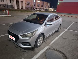 2017 Hyundai Solaris II, серебристый, 900000 рублей, вид 1