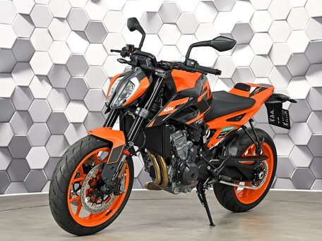 2023 KTM 890 Duke GP, оранжевый, 899000 рублей, вид 2