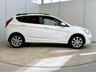 2015 Hyundai Solaris I Рестайлинг, белый, 1025000 рублей, вид 4